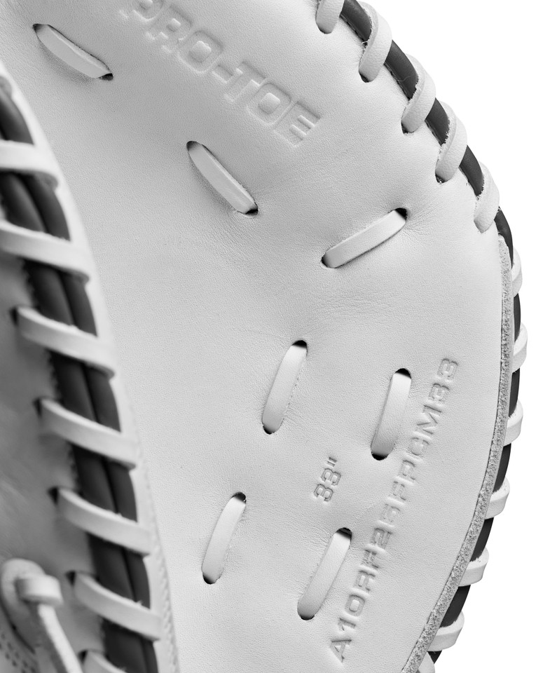Wilson 2025 A1000 Series 33 Inch CM33 Fastpitch Softball Catcher's Mitt
