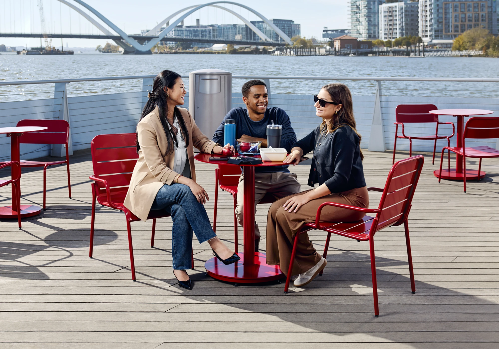 Sedersi Una Café Chair with arms