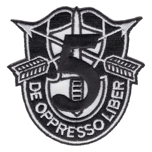 Black and white 5th Special Forces Group crest patch with crossed arrows, an upright dagger and a large black numeral 5 above a DE OPPRESSO LIBER scroll, cut to the crest outline.