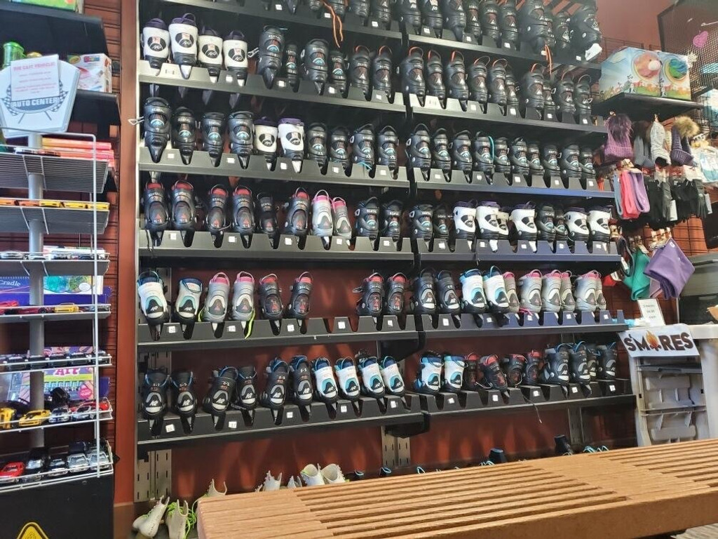 Ice Skate Storage system for storing multiple Ice Skates