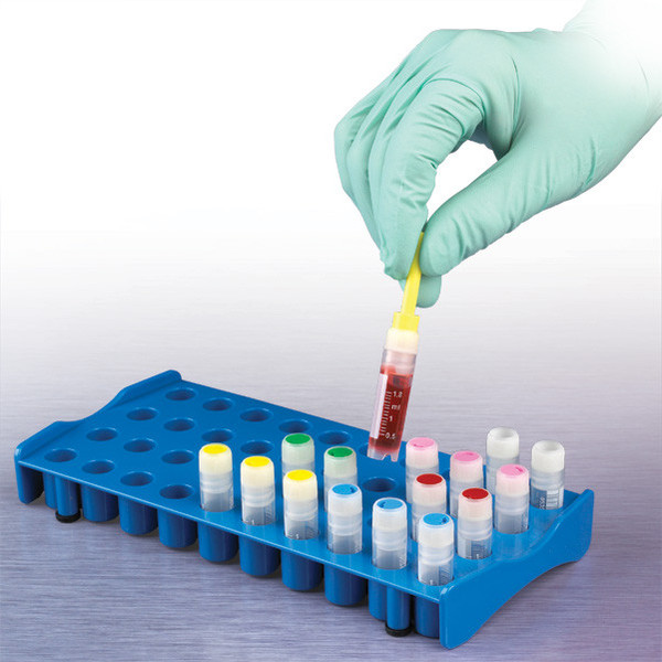 Example of use of the racks compatible with the  CryoCLEAR vials.