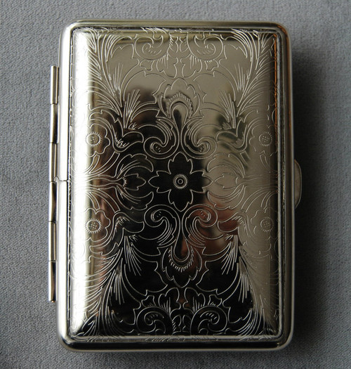 Compact (16 100s) MetalPlated Cigarette Case & Stash Box (Queen of Hearts)
