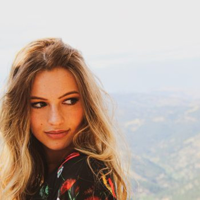 Best Ways to Part Your Hair While Using Extensions