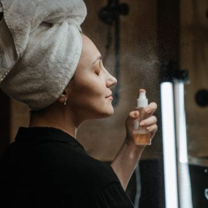 How Spray Beauty Products Affect Fake Eyelashes