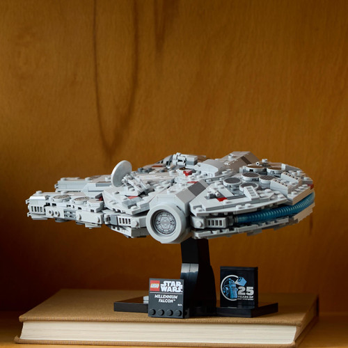Star Wars Millennium Falcon Model Set for Adults 75375
