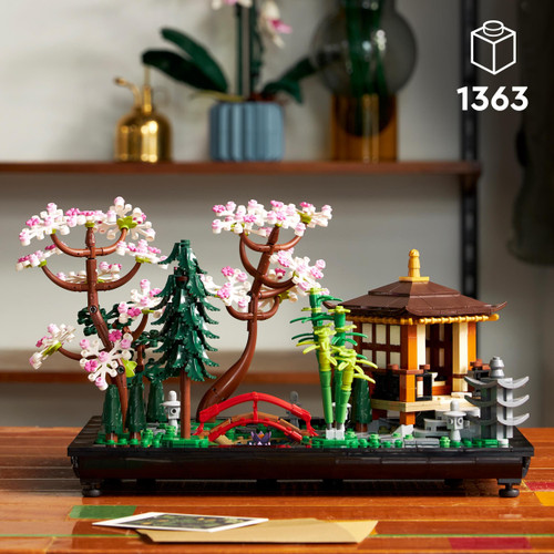 Icons Tranquil Garden Botanical Set with Flowers 10315