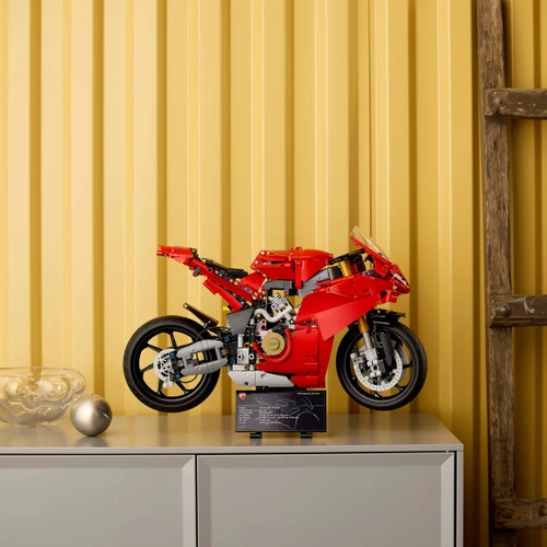 Technic Ducati Panigale V4 S Motorcycle Model Set 42202