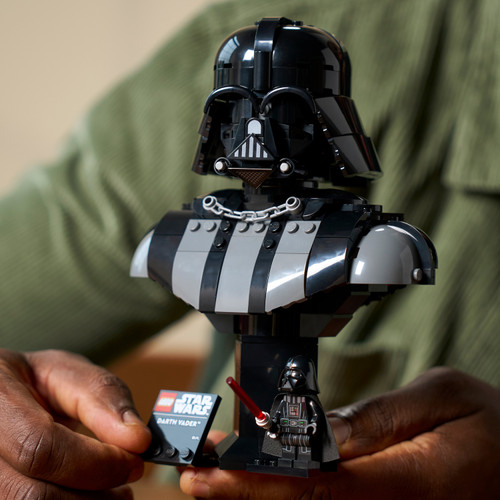 Star Wars Darth Vader Bust Model Kit for Adults 75439