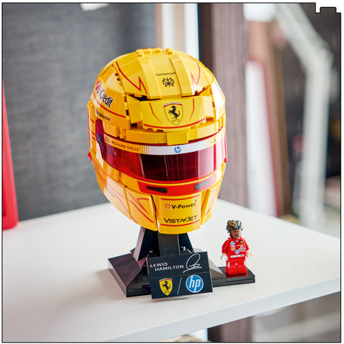Editions Scuderia Ferrari HP Lewis Hamilton Helmet 43022