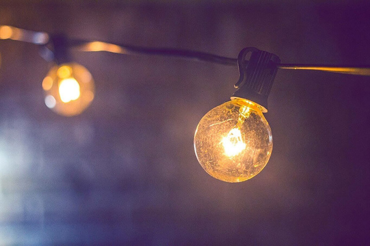 Crompton Lamps Halogen Golfball B15 Light Bulbs Crompton Lamps Halogen Golfball B15 Light Bulbs