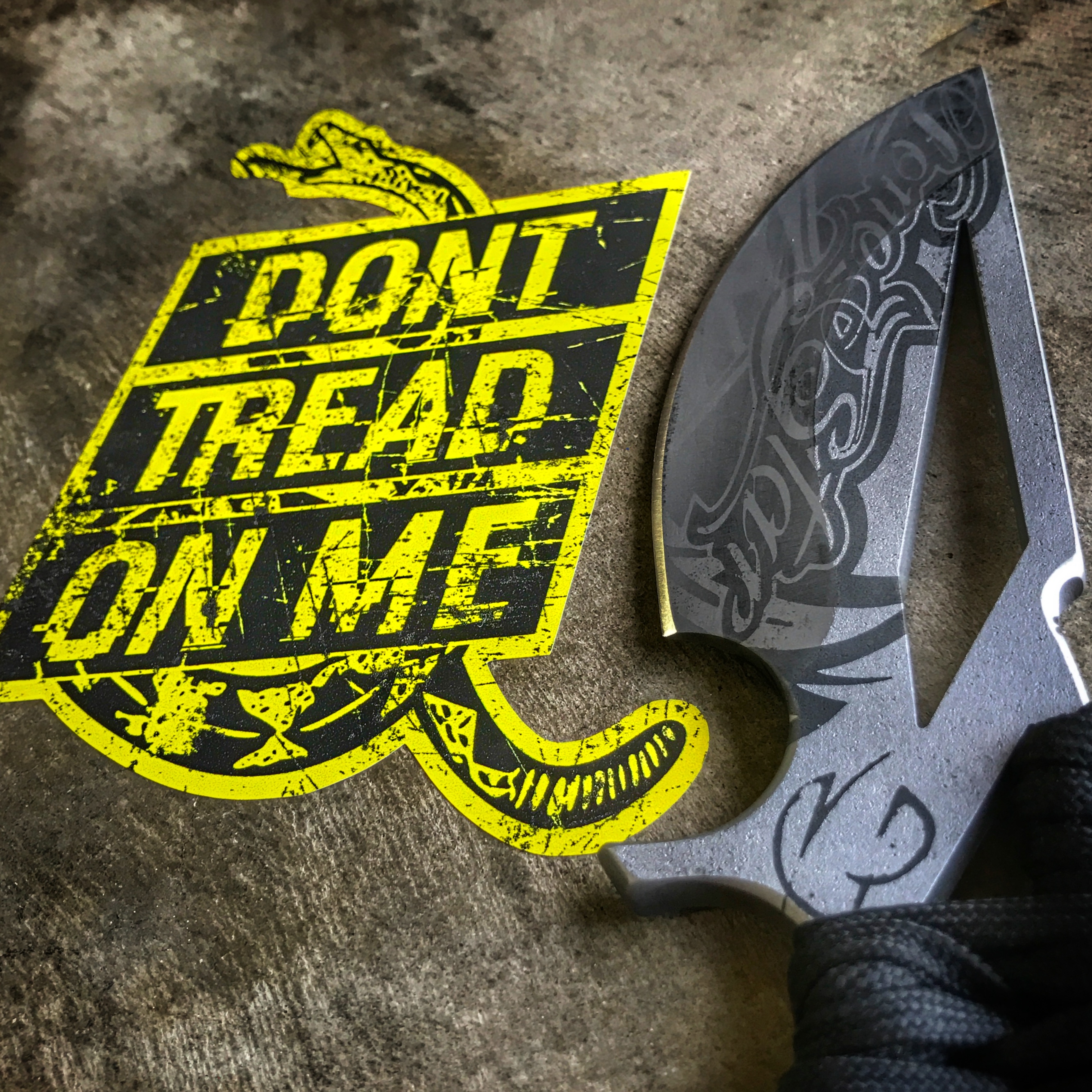 dont-tread-on-me-scorpion-6-knife.jpg