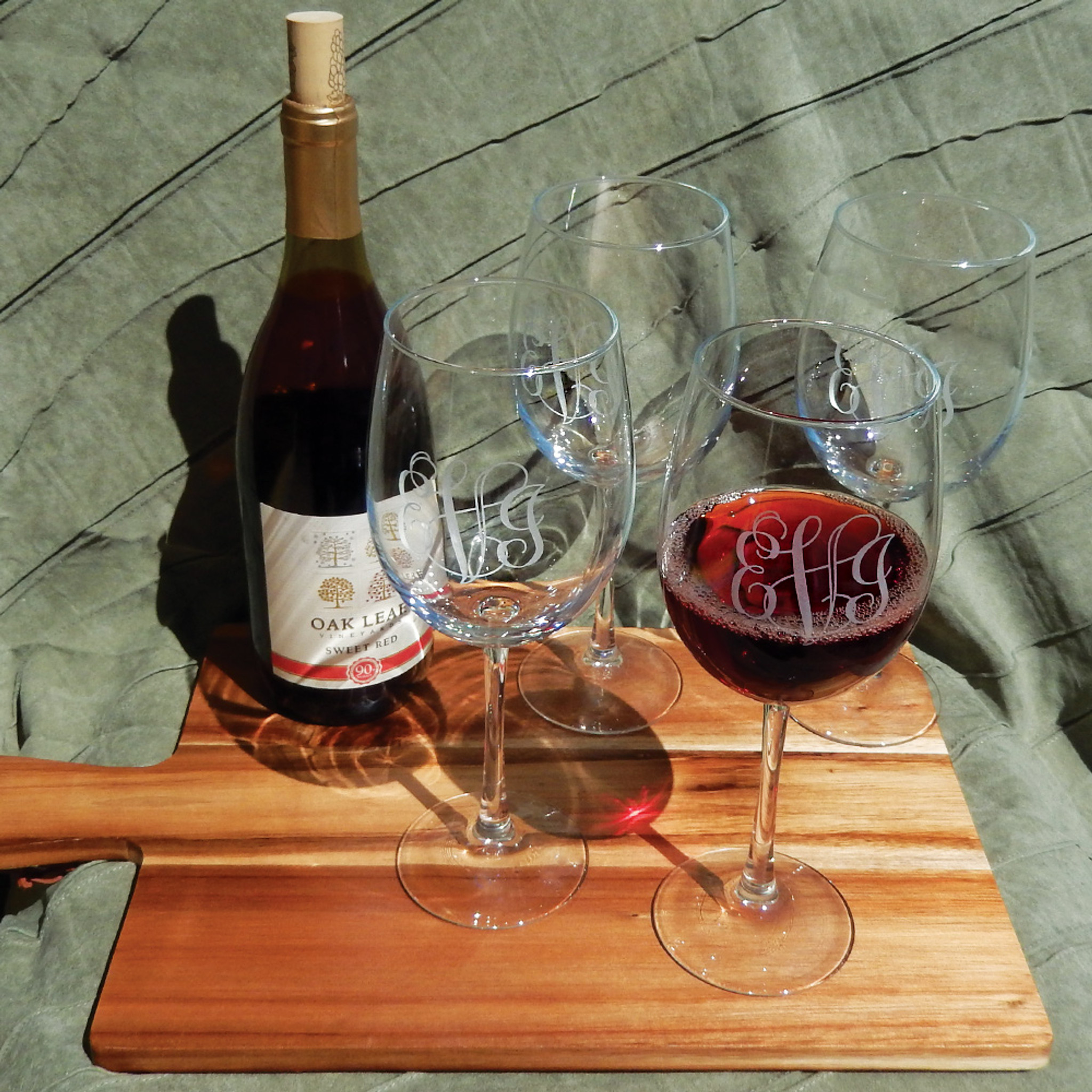 Personalised Set of 2 Red & White Wine Glass Custom Engraved