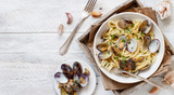 Lemon Garlic Linguine with Clams