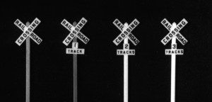 Pikestuff HO 541-1017 Railroad Crossbucks With Decals Pikestuff HO 541-1017 Railroad Crossbucks With Decals