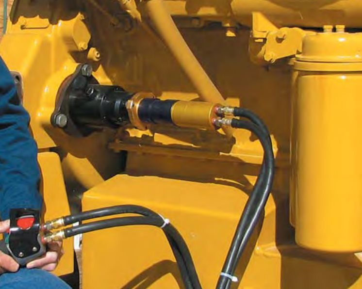 Ingersoll Rand B006PVR374-03-31P barring motor with pendant control slowly turning a Caterpillar 3408 diesel engine