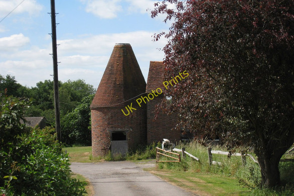 Photo 6"x4" Unconverted Oast House at Spratsbrook Farm, Eridge Road, Tunbridge Wells, Kent Royal Tunbridge Wells c2010 P1