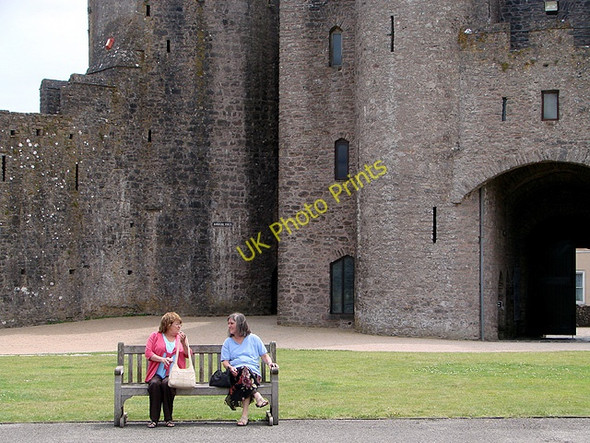 Photo 6"x4" Having a chat at Pembroke Castle Pembroke\/Penfro c2010