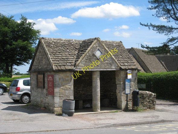 Photo 6"x4" Bus shelter, Nympsfield Cockadilly c2010