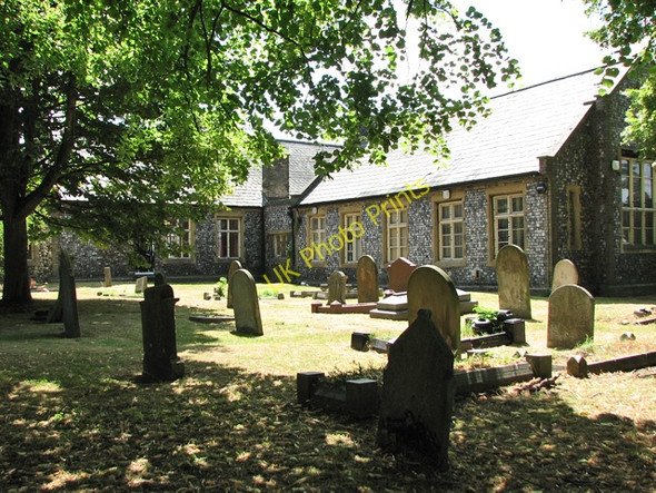 Photo 6"x4" St Mark's church in Lakenham - churchyard Norwich c2010 P2