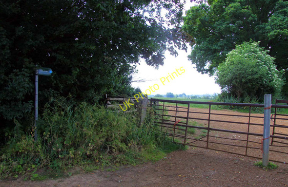 Photo 6"x4" Footpath to Bourton House Cropredy c2010
