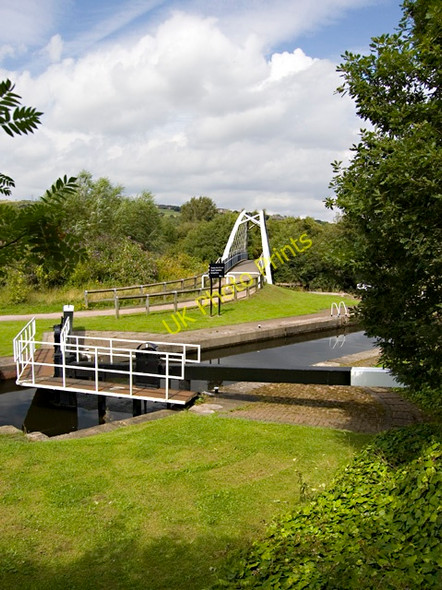 Photo 6"x4" Tinsley lock and Halfpenny Bridge Templeborough c2010