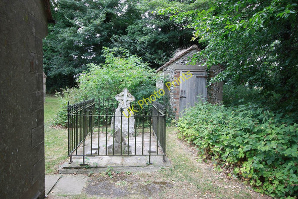 Photo 6"x4" St Mary, Tatsfield, Surrey - Churchyard Tatsfield c2010