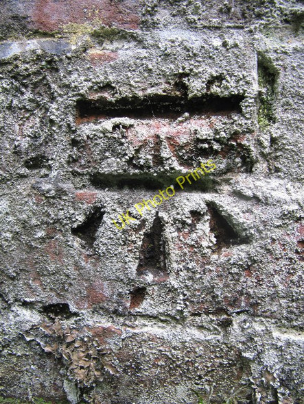 Photo 6"x4" Confusing mark Whitchurch-on-Thames c2010