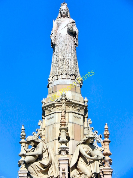 Photo 6"x4" Queen Victoria Statue, Doulton Fountain Glasgow c2010