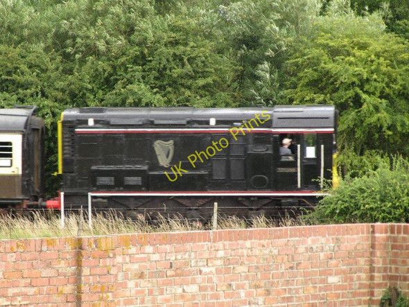 Photo 6"x4" Going past the wall Cholsey c2010