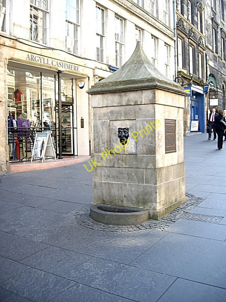 Photo 6"x4" High Street Wellhead Edinburgh c2010