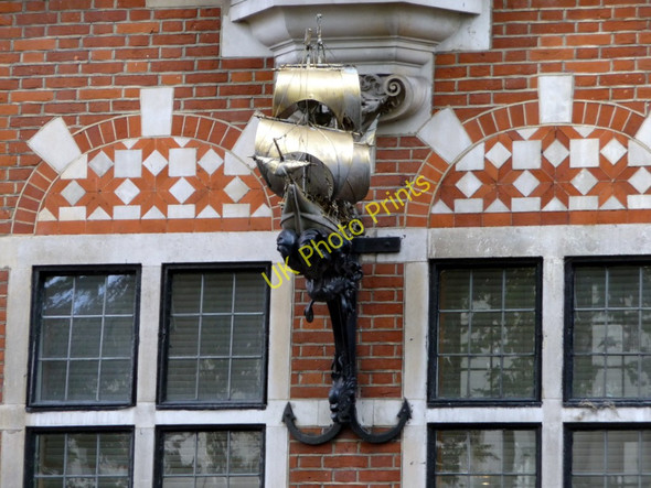 Photo 6"x4" Ship above Windows, Buckingham Gate, London SW1 Westminster c2010