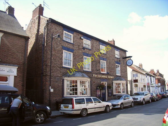 Photo 6"x4" The Downe Arms Inn, High Street Snaith c2010
