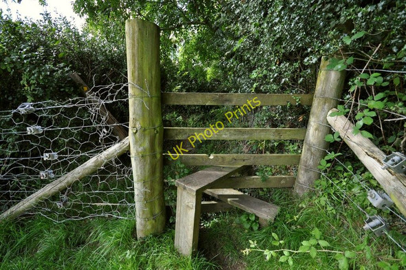 Photo 6"x4" A stile in the corner of a field between Blackwell Wood and Castle Lane Knowle\/SS4938 c2010