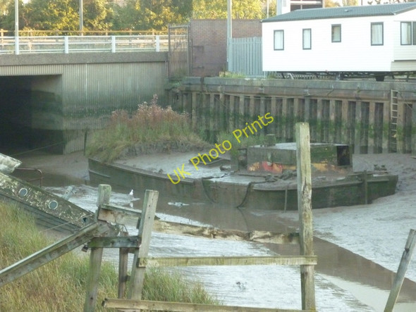 Photo 6"x4" An old stick in the mud Hessle\/TA0326 c2010