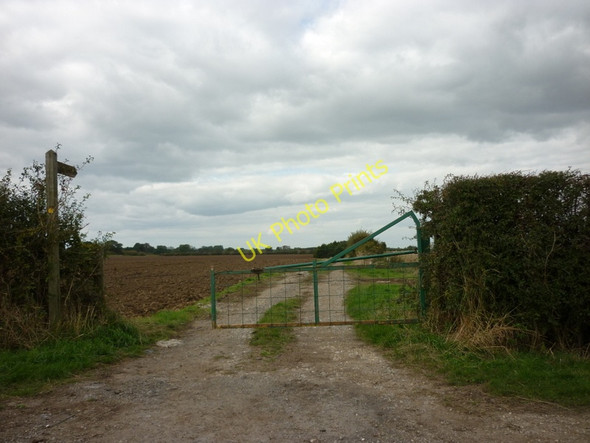 Photo 6"x4" A public footpath off Crook Mill Road North Killingholme c2010