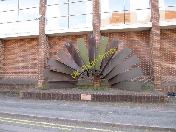 Photo 6"x4" Sculpture on Kennet side Reading c2010