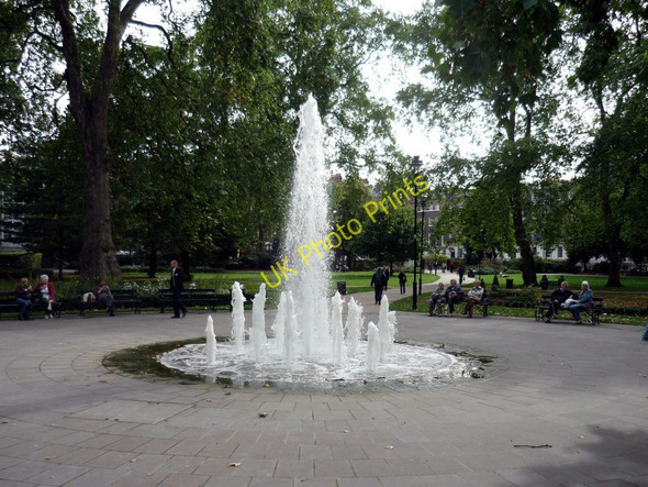 Photo 6"x4" Fountains, Russell Square Gardens London c2010