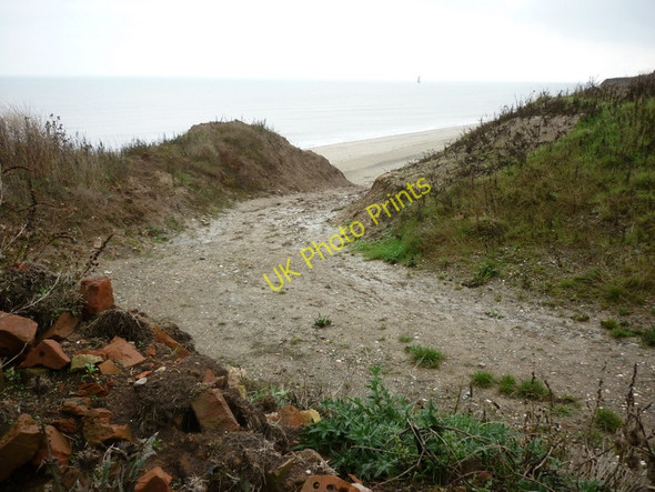 Photo 6"x4" The way down to the beach East Newton\/TA2637 c2010