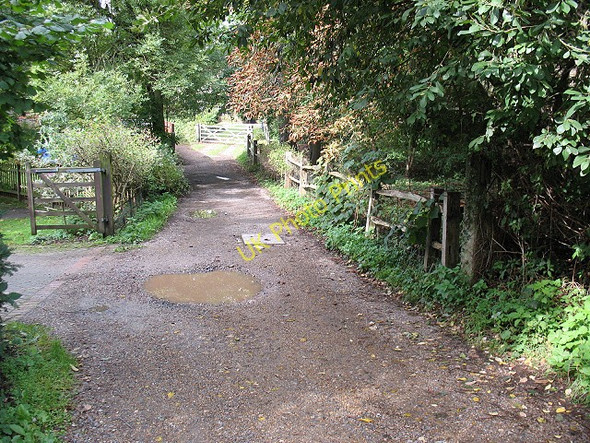 Photo 6"x4" Footpath to Oast Road Hurst Green\/TQ3951 c2010
