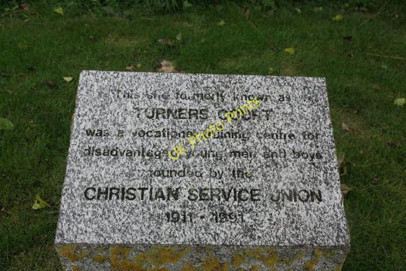 Photo 6"x4" Stone at the entrance Oakley Court c2010