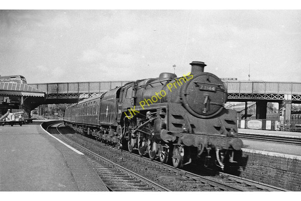 Photo 6"x4" St Albans City Station, with an Up express St Albans c1958