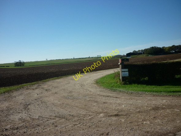Photo 6"x4" The way to Eastfield Farm Burton Fleming c2010