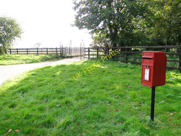 Photo 6"x4" Postbox by the gates to Benacre Hall Benacre c2010