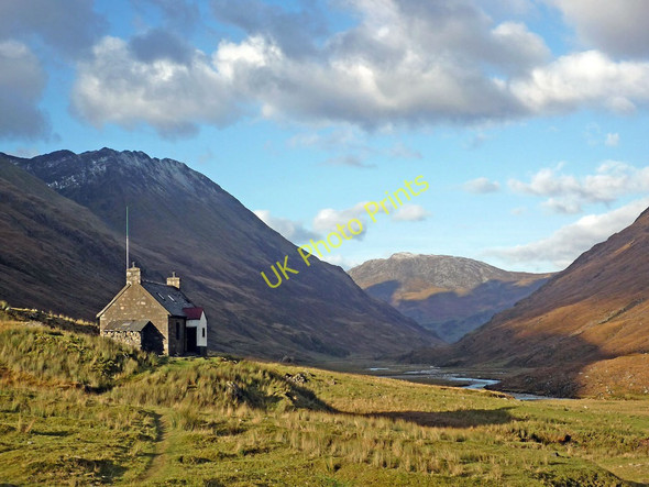 Photo 6"x4" Edinburgh University Mountaineering Club hut, Glenlicht House Glenlicht Ho c2010
