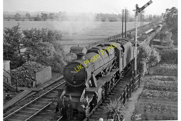 Photo 6"x4" Down freight train approaching Attenborough Station Beeston\/SK5236 c1961