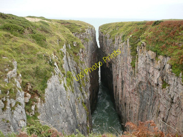 Photo 6"x4" View into chasm known as Huntsman Leap Bosherston c2010