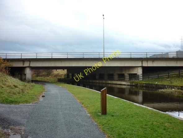 Photo 6"x4" Bridge #124A, M65 on the Leeds & Liverpool canal Padiham c2010