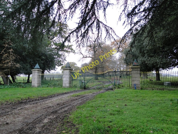 Photo 6"x4" North-west entrance to Henham Park and Tuttles Wood Wangford\/TM4679 c2010