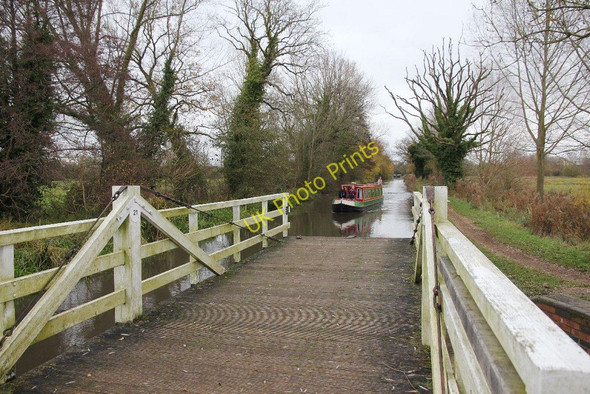 Photo 6"x4" Here they come Sheffield Bottom c2010