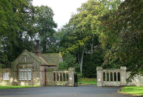 Photo 6"x4" Lodge and gateway near East Lilburn Ilderton c2010